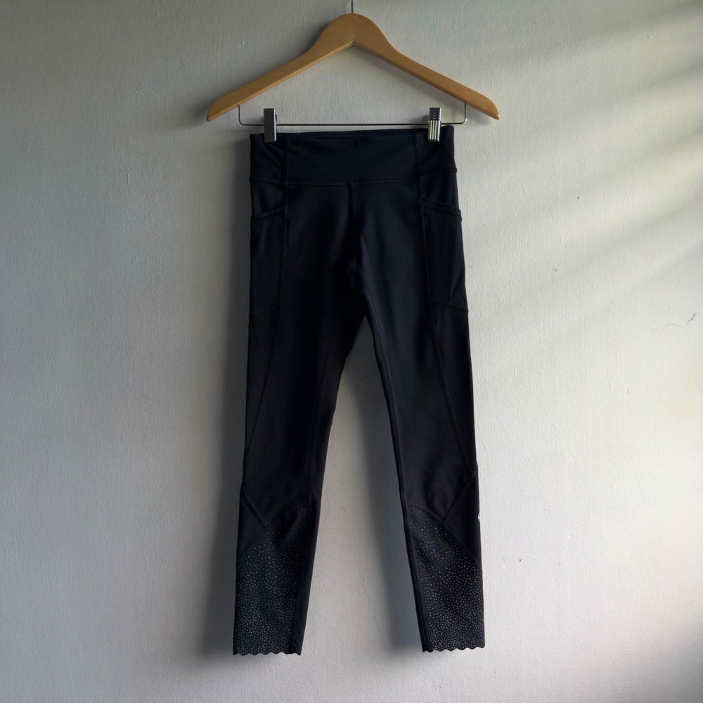 Lululemon Black Tight Stuff Tight II Women Reflective Scallop Crop Leggings 4